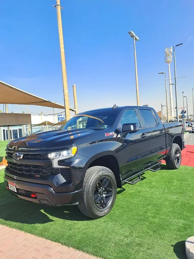 مستعملة Chevrolet Silverado عملية فيس ليفت IV (T1XX), 5.3 l, 2023 في في الإمارات, الشارقة من Imad Younis Almani used Cars، اللون أسود. مواصفات الخليج | AUTO.AE | إعلان #277827