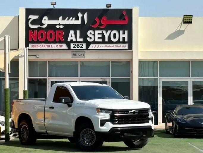 Подержанный ⁦Chevrolet Silverado IV (T1XX) Рестайлинг, 5.3 л, 2024⁩ в ОАЭ, Шарджа от Noor Al Seyoh Used Cars Белый цвет. GCC | AUTO.AE | Объявление #290249