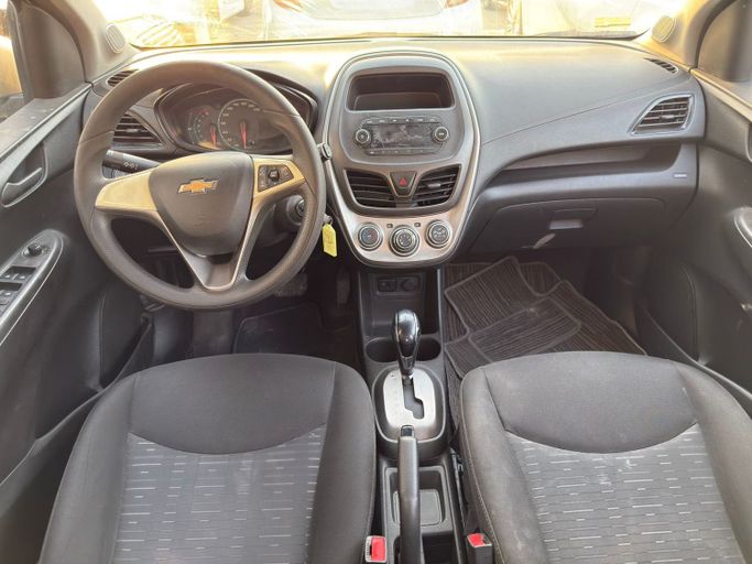Подержанный Chevrolet Spark IV, 1.4 л, 2018 в Шардже от Al Suraj Al Muneer Used Cars Серебристый цвет. GCC | AUTO.AE