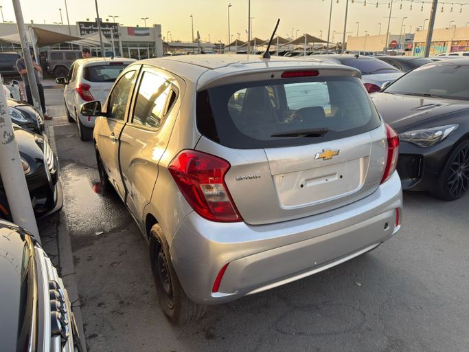 Подержанный Chevrolet Spark IV, 1.4 л, 2018 в Шардже от Al Suraj Al Muneer Used Cars Серебристый цвет. GCC | AUTO.AE