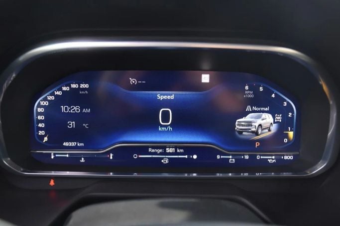 Подержанный Chevrolet Suburban XII, 6.2 л, 2022 в Шардже от Alfaris Used Cars Белый цвет. Other | AUTO.AE