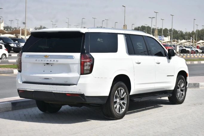 Подержанный Chevrolet Suburban XII, 6.2 л, 2022 в Шардже от Alfaris Used Cars Белый цвет. Other | AUTO.AE