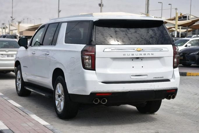 Подержанный Chevrolet Suburban XII, 5.3 л, 2023 в Шардже от Alfaris Used Cars Белый цвет. Other | AUTO.AE