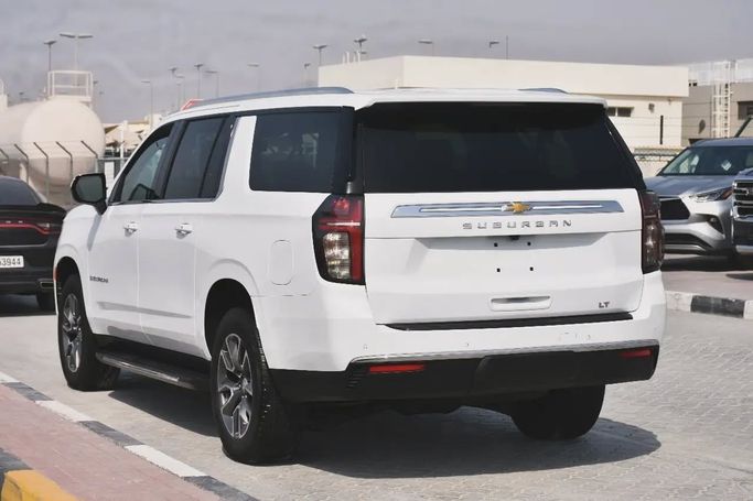 Подержанный Chevrolet Suburban XII, 5.3 л, 2022 в Шардже от Alfaris Used Cars Белый цвет. Other | AUTO.AE