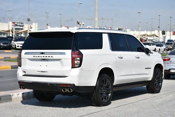 Подержанный Chevrolet Suburban XII, 6.2 л, 2023 в Шардже от Alfaris Used Cars Белый цвет. Other | AUTO.AE