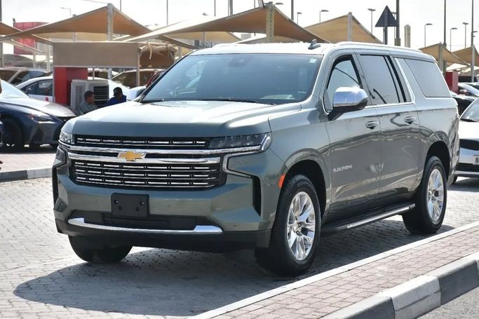 Подержанный Chevrolet Suburban XII, 5.3 л, 2023 в Шардже от Alfaris Used Cars Зеленый цвет. Other | AUTO.AE