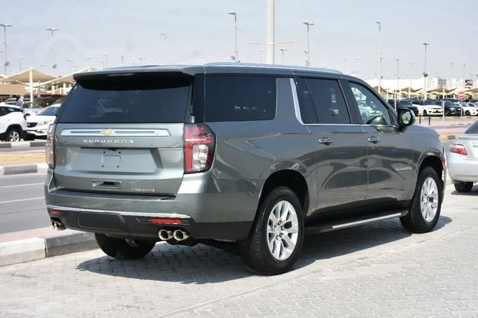 Подержанный Chevrolet Suburban XII, 5.3 л, 2023 в Шардже от Alfaris Used Cars Зеленый цвет. Other | AUTO.AE