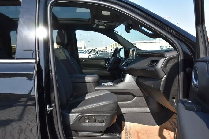 Подержанный Chevrolet Suburban XII, 5.3 л, 2023 в Шардже от Alfaris Used Cars Черный цвет. Other | AUTO.AE