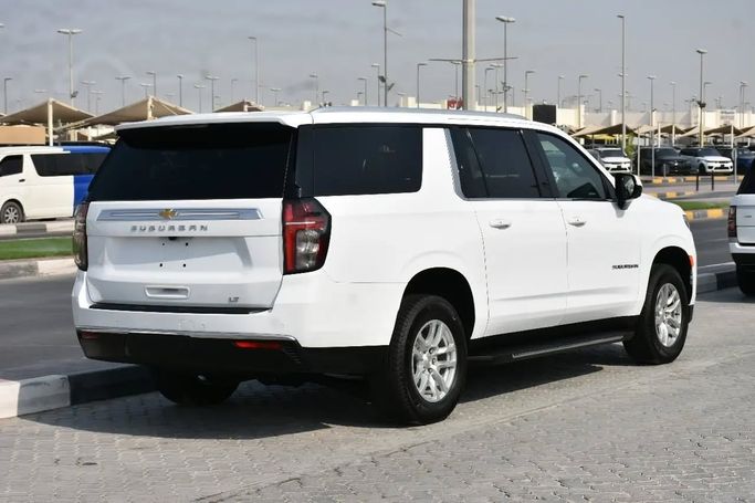 Подержанный Chevrolet Suburban XII, 5.3 л, 2023 в Шардже от Alfaris Used Cars Белый цвет. Other | AUTO.AE