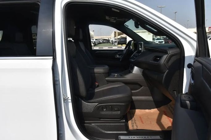 Подержанный Chevrolet Suburban XII, 5.3 л, 2023 в Шардже от Alfaris Used Cars Белый цвет. Other | AUTO.AE