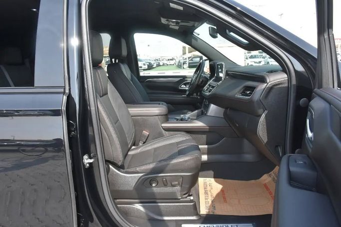 Подержанный Chevrolet Suburban XII, 5.3 л, 2021 в Шардже от Alfaris Used Cars Черный цвет. Other | AUTO.AE