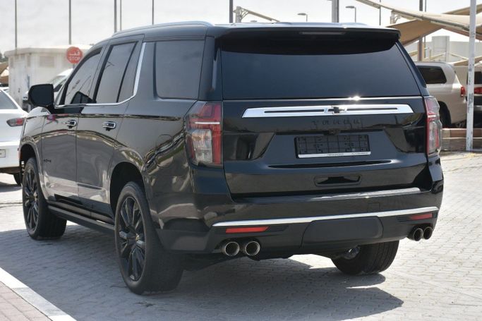 Подержанный Chevrolet Tahoe V, 5.3 л, 2022 в Шардже от Alfaris Used Cars Черный цвет.  | AUTO.AE
