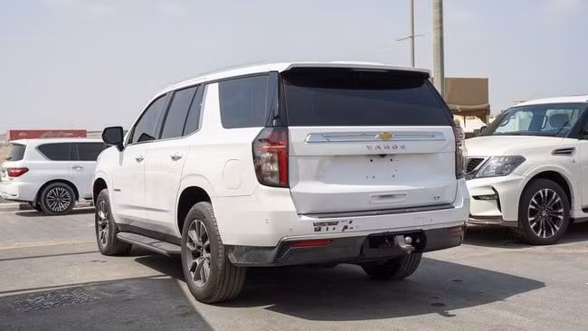 Подержанный Chevrolet Tahoe V, 5.3 л, 2021 в Шардже от Alnujoom Al Malakiah Used Cars Белый цвет. GCC | AUTO.AE