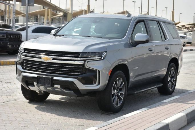 Подержанный Chevrolet Tahoe V, 5.3 л, 2023 в Шардже от Alfaris Used Cars Серебристый цвет. Other | AUTO.AE