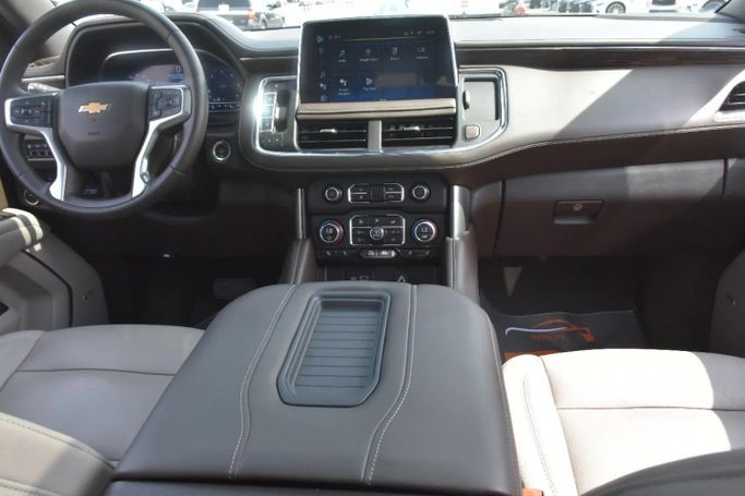 Подержанный Chevrolet Tahoe V, 5.3 л, 2023 в Шардже от Alfaris Used Cars Серебристый цвет. Other | AUTO.AE
