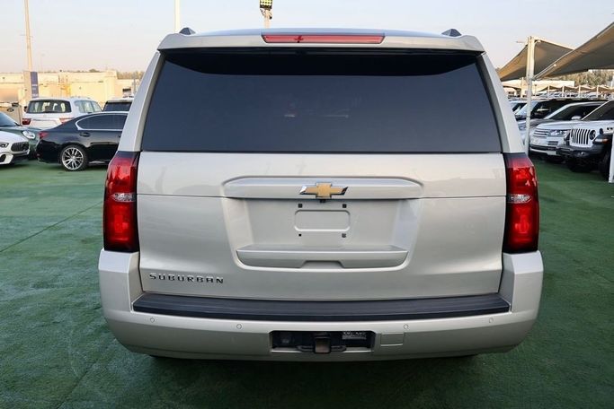 Подержанный Chevrolet Tahoe IV, 5.3 л, 2017 в Шардже от Al Bake Used Cars Золотистый цвет.  | AUTO.AE