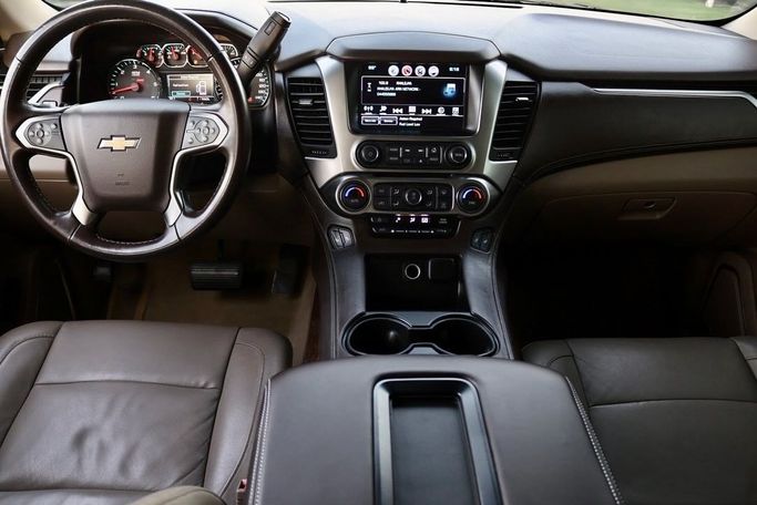 Подержанный Chevrolet Tahoe IV, 5.3 л, 2017 в Шардже от Al Bake Used Cars Золотистый цвет.  | AUTO.AE