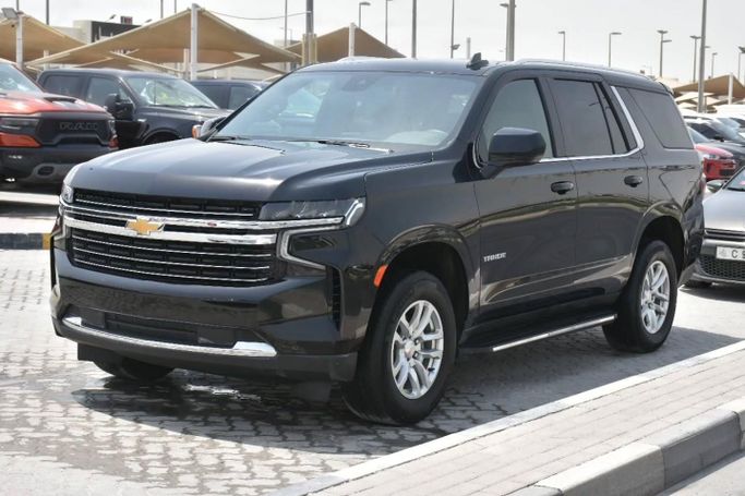 Подержанный Chevrolet Tahoe V Рестайлинг, 5.3 л, 2024 в Шардже от Alfaris Used Cars Черный цвет. Other | AUTO.AE