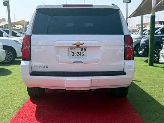 Подержанный Chevrolet Tahoe IV, 6.2 л, 2017 в Шардже от Al Muhtaref Used Cars Белый цвет. Американская | AUTO.AE