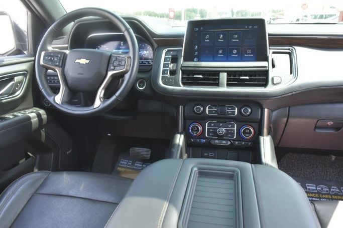 Подержанный Chevrolet Tahoe V, 5.3 л, 2022 в Шардже от Alfaris Used Cars Черный цвет. Other | AUTO.AE