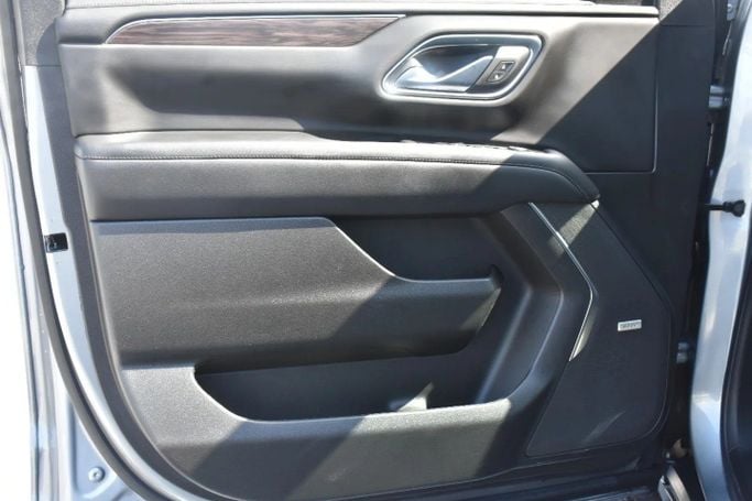 Used Chevrolet Tahoe V, 6.2 l, 2023 in Sharjah by Alfaris Used Cars, Silver color. Other | AUTO.AE