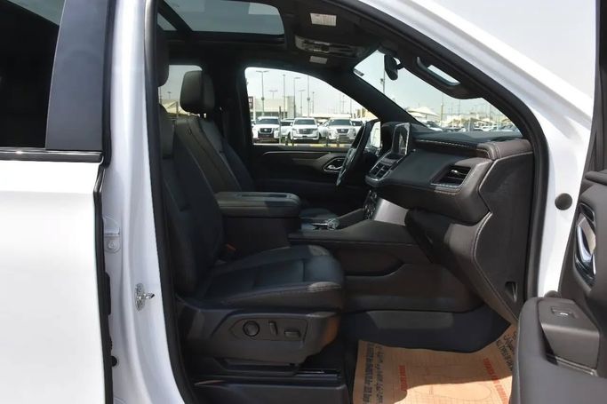 Подержанный Chevrolet Tahoe V, 6.2 л, 2022 в Шардже от Alfaris Used Cars Белый цвет. Other | AUTO.AE