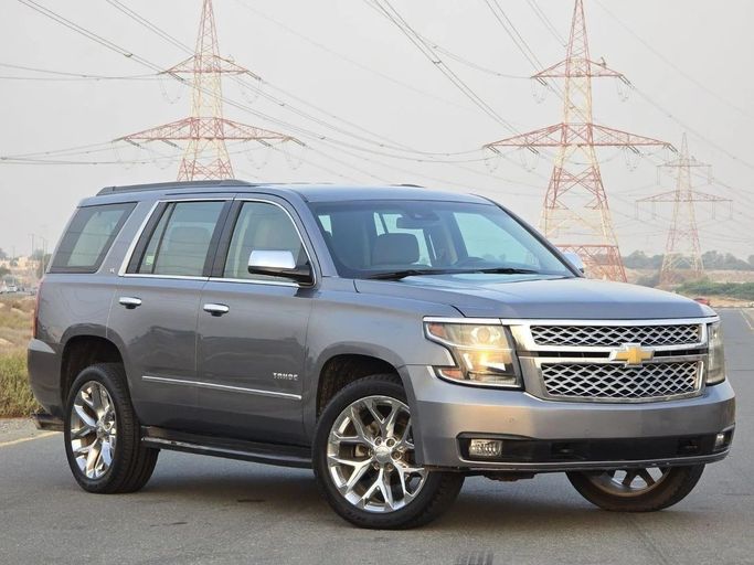 Подержанный Chevrolet Tahoe IV, 5.3 л, 2018 в Шардже от Al Jana Used Cars Серебристый цвет. GCC | AUTO.AE