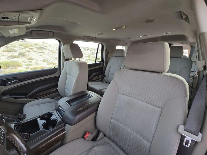 Подержанный Chevrolet Tahoe IV, 5.3 л, 2018 в Шардже от Al Jana Used Cars Серебристый цвет. GCC | AUTO.AE