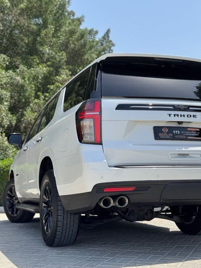 Подержанный Chevrolet Tahoe V, 6.2 л, 2021 в Шардже от Berlin Used Cars Белый цвет. Американская | AUTO.AE