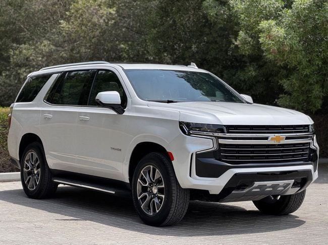 Подержанный Chevrolet Tahoe V, 5.3 л, 2023 в Шардже от Berlin Used Cars Белый цвет. GCC | AUTO.AE