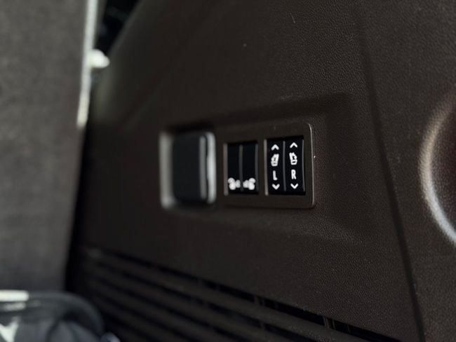 Подержанный Chevrolet Tahoe V, 5.3 л, 2023 в Шардже от Berlin Used Cars Белый цвет. GCC | AUTO.AE