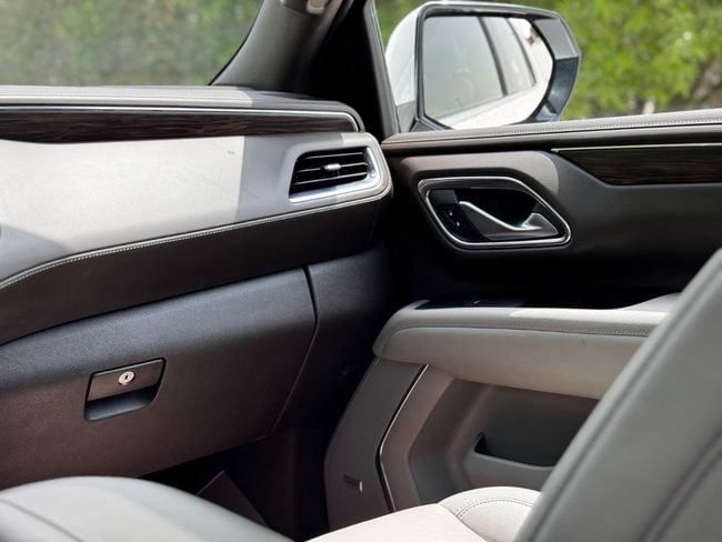 Подержанный Chevrolet Tahoe V, 5.3 л, 2023 в Шардже от Berlin Used Cars Белый цвет. GCC | AUTO.AE