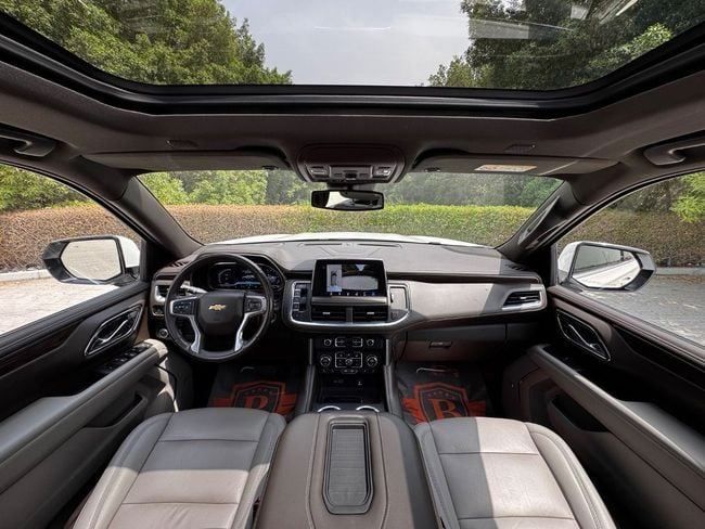 Подержанный Chevrolet Tahoe V, 5.3 л, 2023 в Шардже от Berlin Used Cars Белый цвет. GCC | AUTO.AE