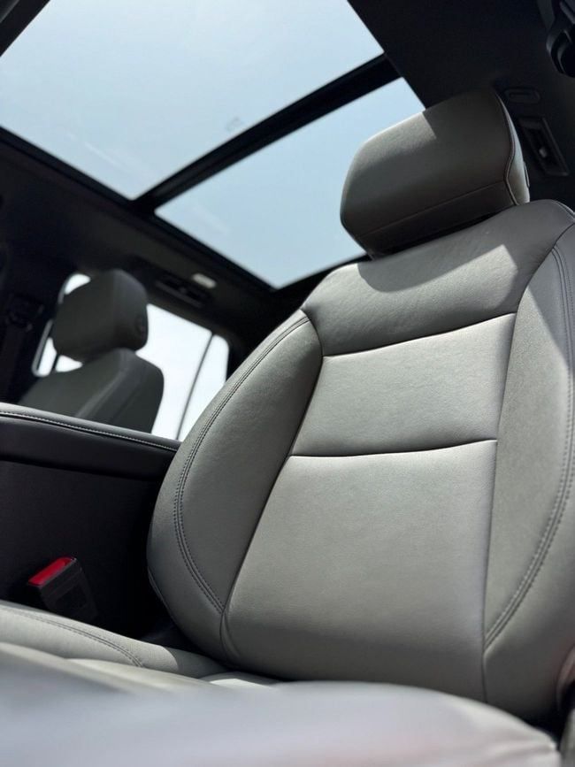 Подержанный Chevrolet Tahoe V, 5.3 л, 2023 в Шардже от Berlin Used Cars Белый цвет. GCC | AUTO.AE