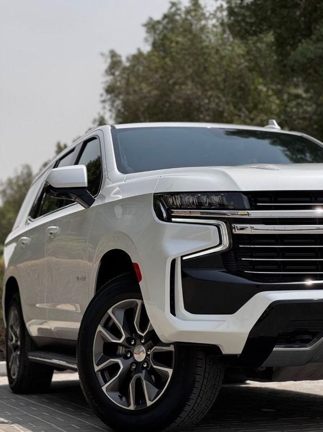 Подержанный Chevrolet Tahoe V, 5.3 л, 2023 в Шардже от Berlin Used Cars Белый цвет. GCC | AUTO.AE
