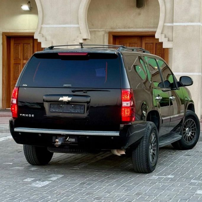 Подержанный Chevrolet Tahoe III, 6.2 л, 2009 в Шардже от Sarmad Cars Черный цвет. Other | AUTO.AE