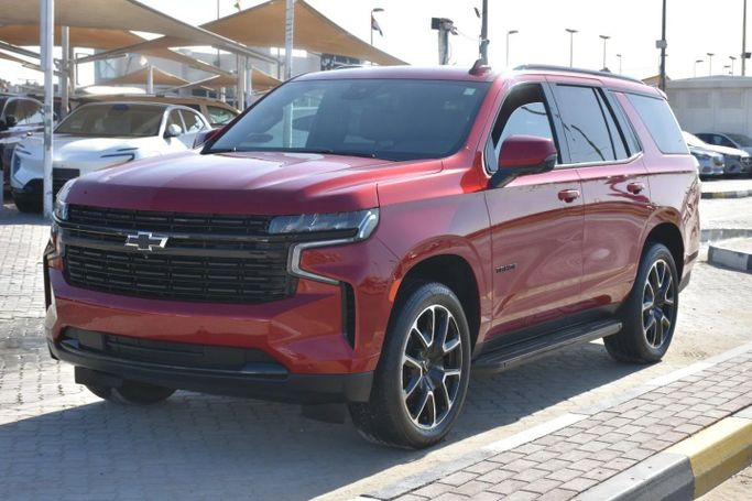 Подержанный Chevrolet Tahoe V Рестайлинг, 5.3 л, 2024 в Шардже от Alfaris Used Cars Красный цвет. Other | AUTO.AE