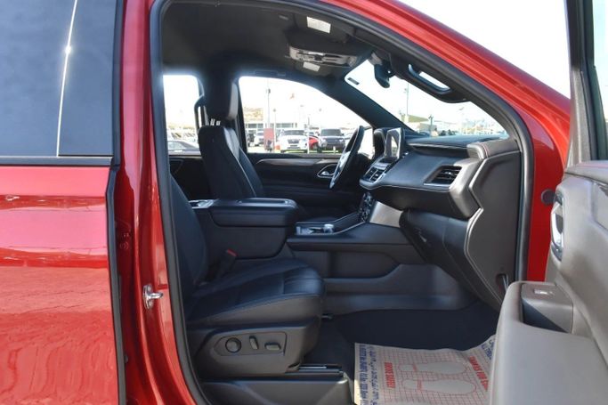 Подержанный Chevrolet Tahoe V Рестайлинг, 5.3 л, 2024 в Шардже от Alfaris Used Cars Красный цвет. Other | AUTO.AE