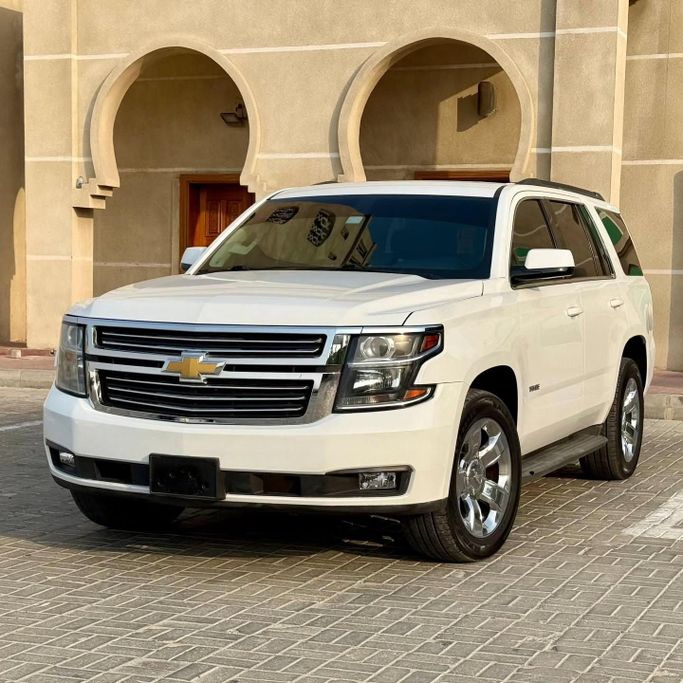Подержанный Chevrolet Tahoe IV, 5.3 л, 2017 в Шардже от Sarmad Cars Белый цвет. Other | AUTO.AE