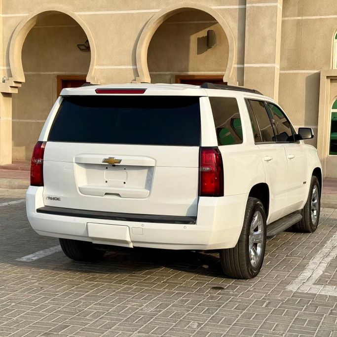 Подержанный Chevrolet Tahoe IV, 5.3 л, 2017 в Шардже от Sarmad Cars Белый цвет. Other | AUTO.AE