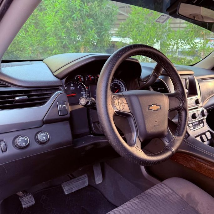 Подержанный Chevrolet Tahoe IV, 5.3 л, 2017 в Шардже от Sarmad Cars Белый цвет. Other | AUTO.AE