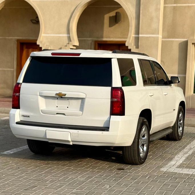 Подержанный Chevrolet Tahoe IV, 5.3 л, 2017 в Шардже от Sarmad Cars Белый цвет. Other | AUTO.AE