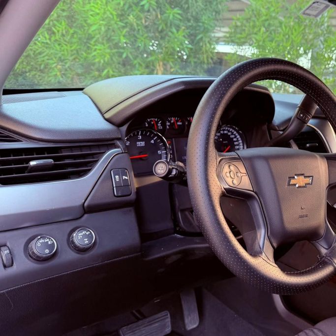 Подержанный Chevrolet Tahoe IV, 5.3 л, 2017 в Шардже от Sarmad Cars Белый цвет. Other | AUTO.AE