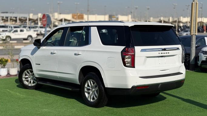 Подержанный Chevrolet Tahoe V, 5.3 л, 2023 в Шардже от Badar Used Cars Белый цвет. GCC | AUTO.AE