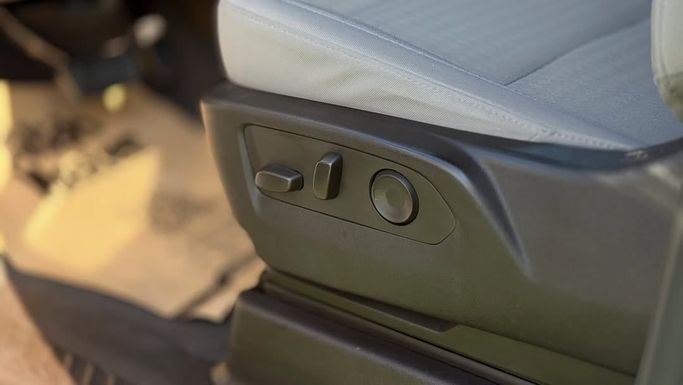 Подержанный Chevrolet Tahoe V, 5.3 л, 2023 в Шардже от Badar Used Cars Белый цвет.  | AUTO.AE