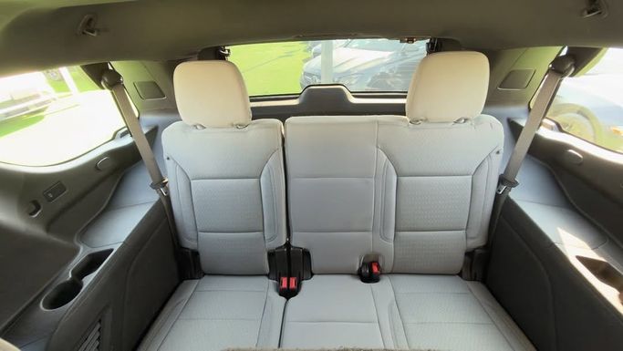 Подержанный Chevrolet Tahoe V, 5.3 л, 2023 в Шардже от Badar Used Cars Белый цвет.  | AUTO.AE