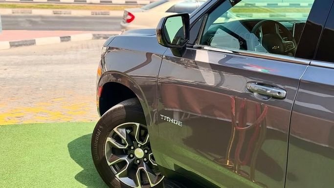 Used Chevrolet Tahoe V, 5.3 l, 2021 in Sharjah by Badar Used Cars, Grey color.  | AUTO.AE