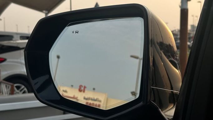 Подержанный Chevrolet Tahoe V, 5.3 л, 2023 в Шардже от Badar Used Cars Черный цвет.  | AUTO.AE