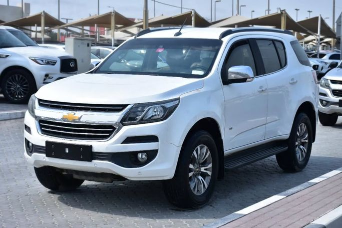 Подержанный Chevrolet TrailBlazer II Рестайлинг, 3.6 л, 2018 в Шардже от Alfaris Used Cars Белый цвет. Other | AUTO.AE