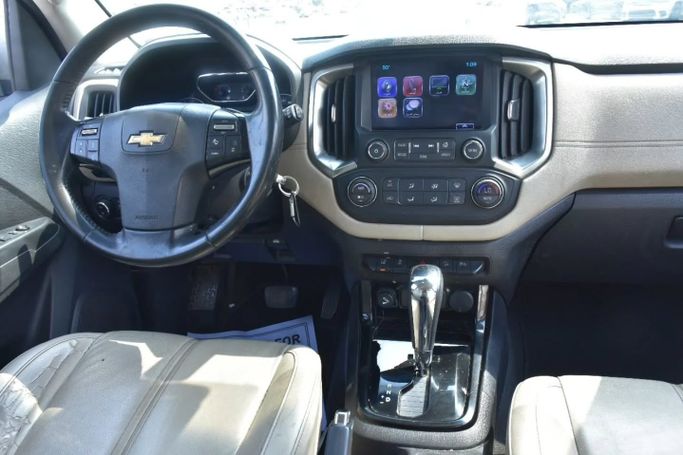 Подержанный Chevrolet TrailBlazer II Рестайлинг, 3.6 л, 2018 в Шардже от Alfaris Used Cars Белый цвет. Other | AUTO.AE